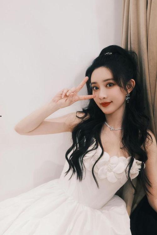 女主穿到娱乐圈吃瓜,女主的吃瓜日常
