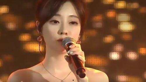 明星网红同台唱歌,明星网红同台献声，音乐盛宴精彩纷呈