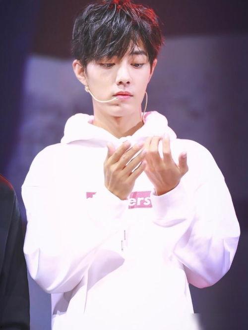 吃瓜爆料肖战恋情,肖战恋情大曝光，甜蜜瞬间引网友热议