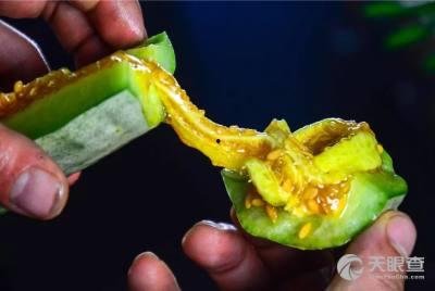 梦见别人偷了黑羊角瓜吃