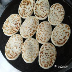 明星网红锅盔图片,明星同款美食，一口咬下尽是人气与美味